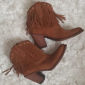 Idyllwild suede gorgeous caw heeled boots size 7 Brand new